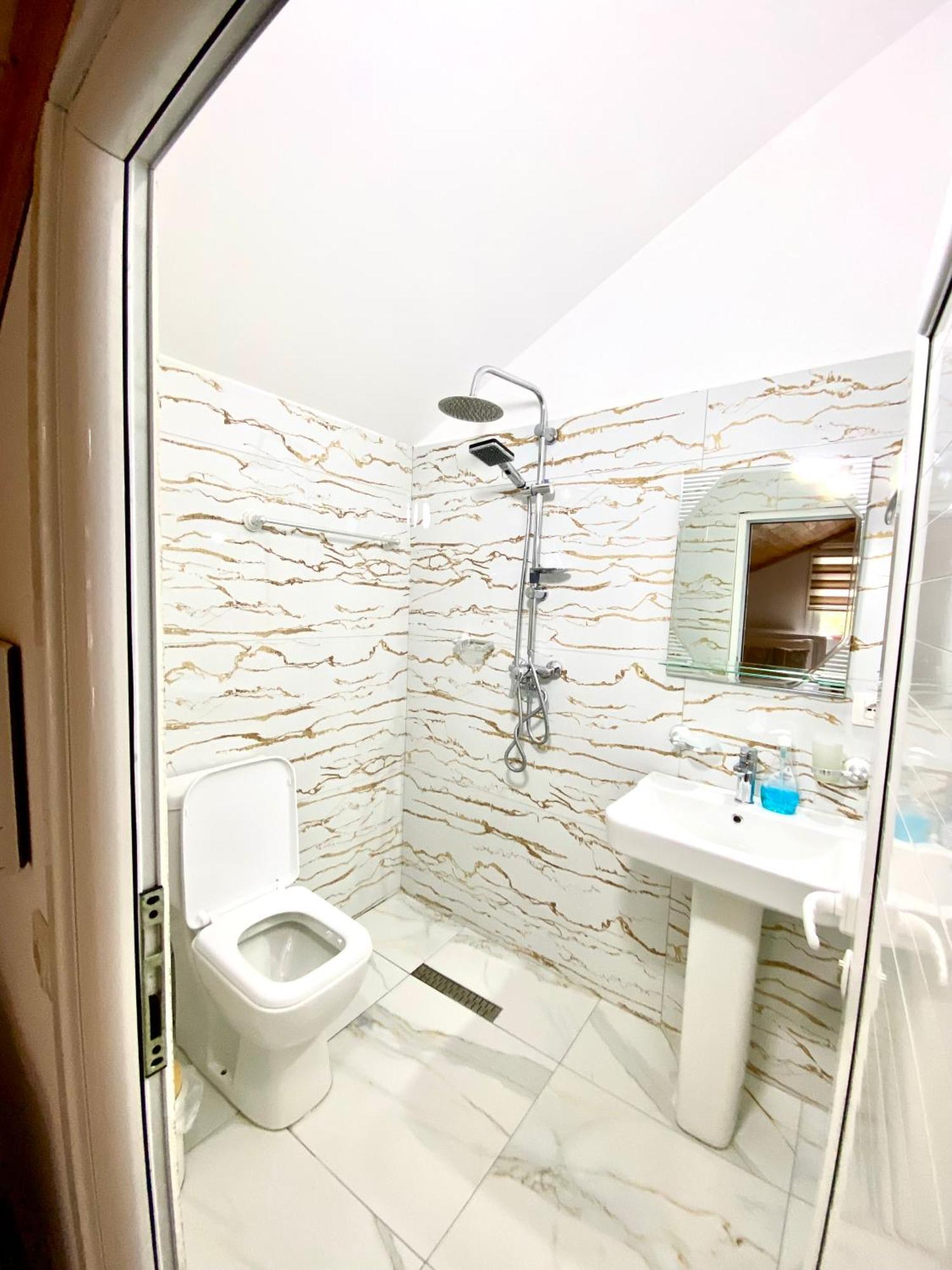 בראט Guest House Rean מראה חיצוני תמונה
